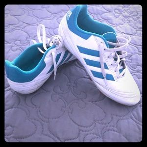 Adidas girls/womens soccer cleats